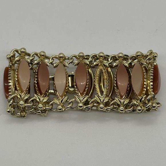 Vintage Lucite Peach & Tan Hanging Elements Gold-Tone Necklace Matching Bracelet - Picture 8 of 11